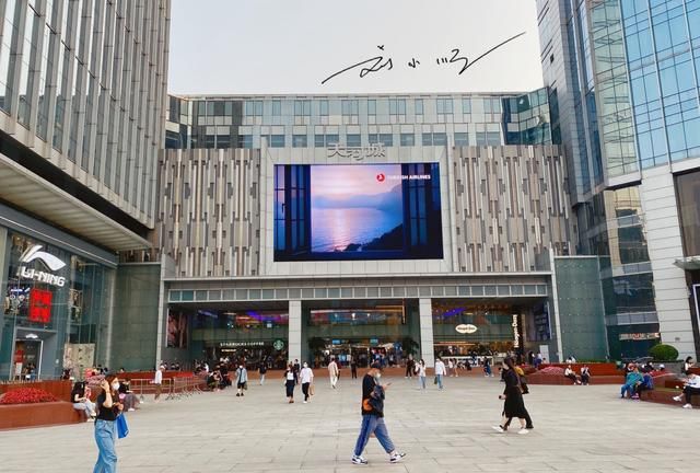 实拍广州天河城占据cbd核心位置人气很旺成为广州地标