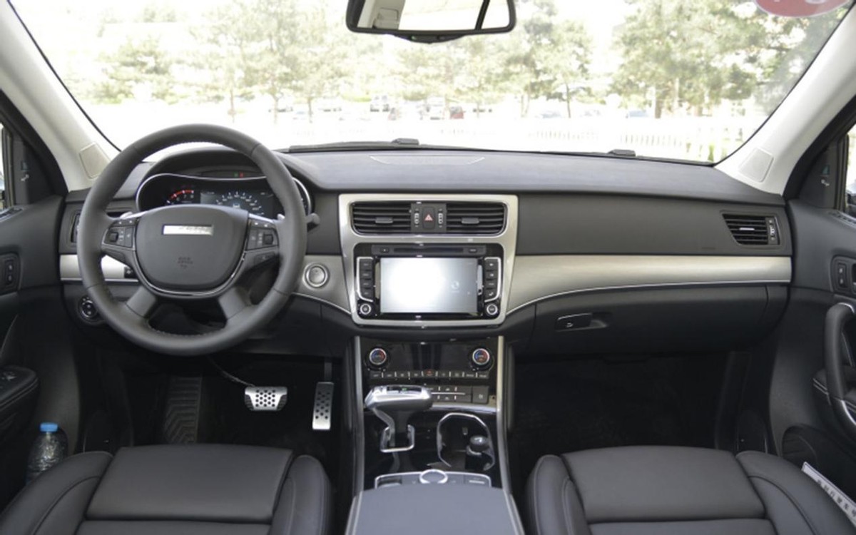 图为哈弗H8内饰