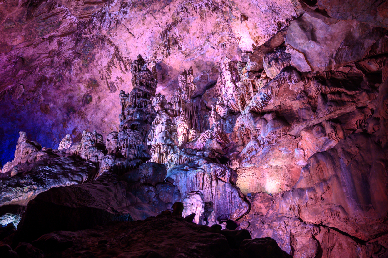 杭州桐庐有一处鬼斧神工的仙境，堪称全国诸洞之冠