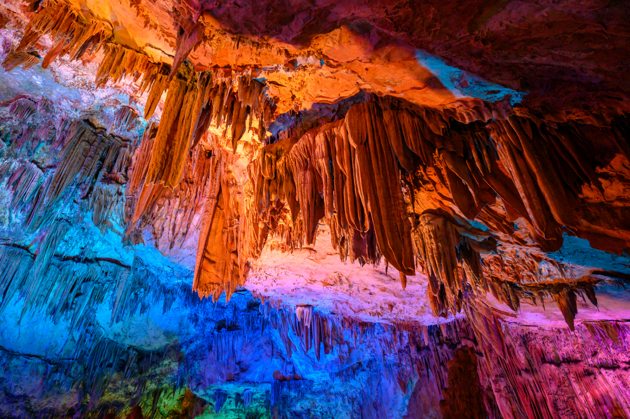 杭州桐庐有一处鬼斧神工的仙境，堪称全国诸洞之冠