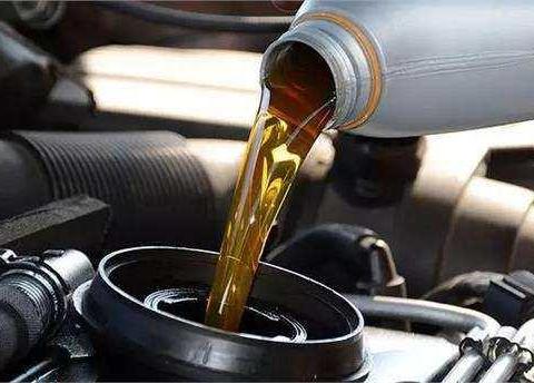 去4S店保养汽车可以自带机油吗？自带机油好吗？