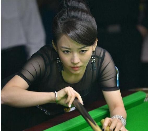 台球女王潘晓婷,身材与颜值并存,收获许多小哥哥的芳心