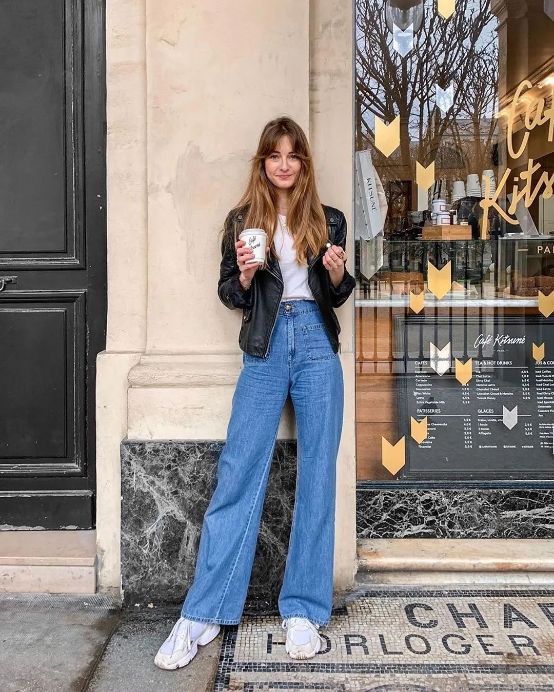 林心如穿出了“皮衣”的精髓，内搭黑色连衣裙潇洒利落，又美又飒