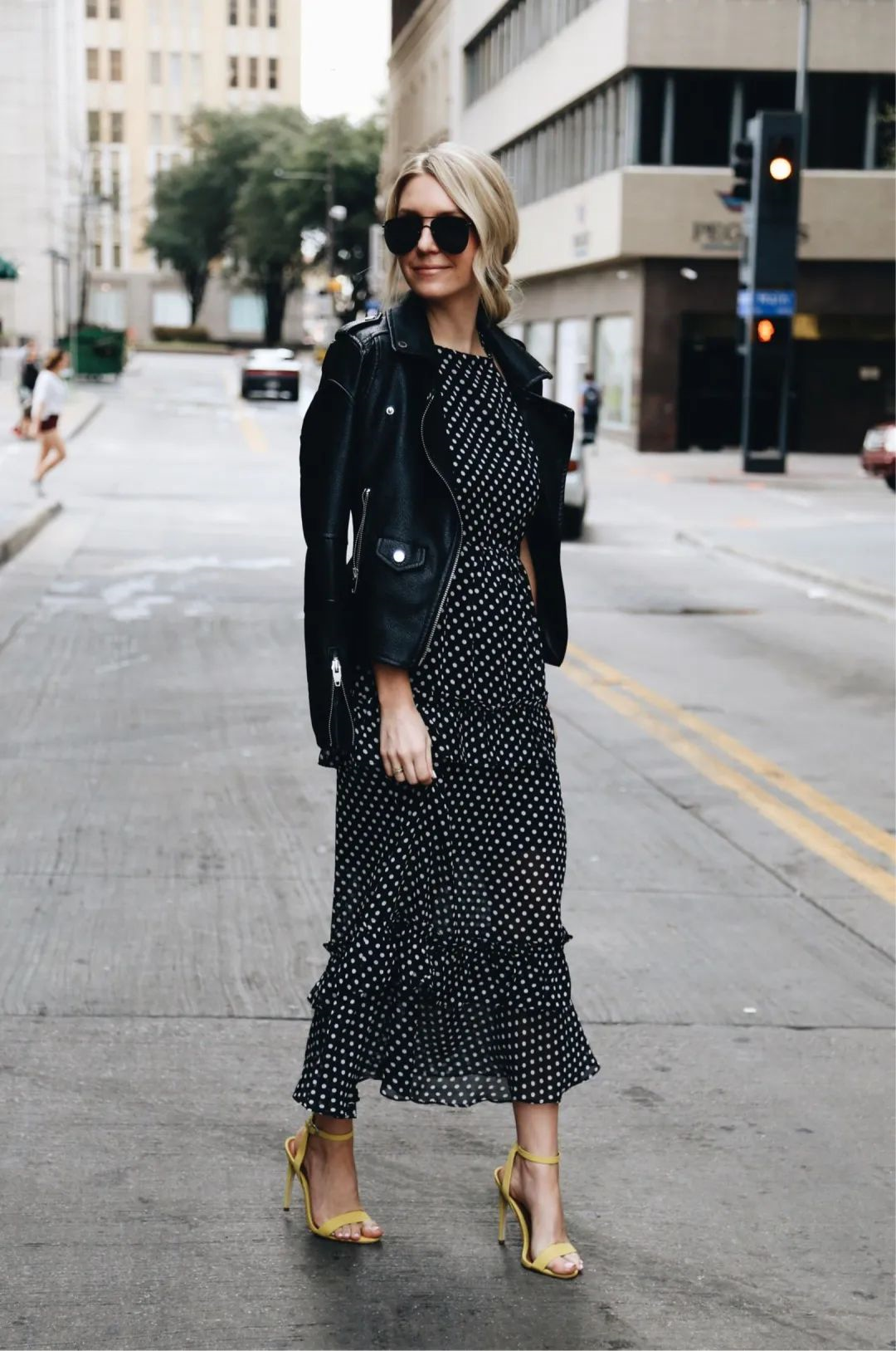 林心如穿出了“皮衣”的精髓，内搭黑色连衣裙潇洒利落，又美又飒