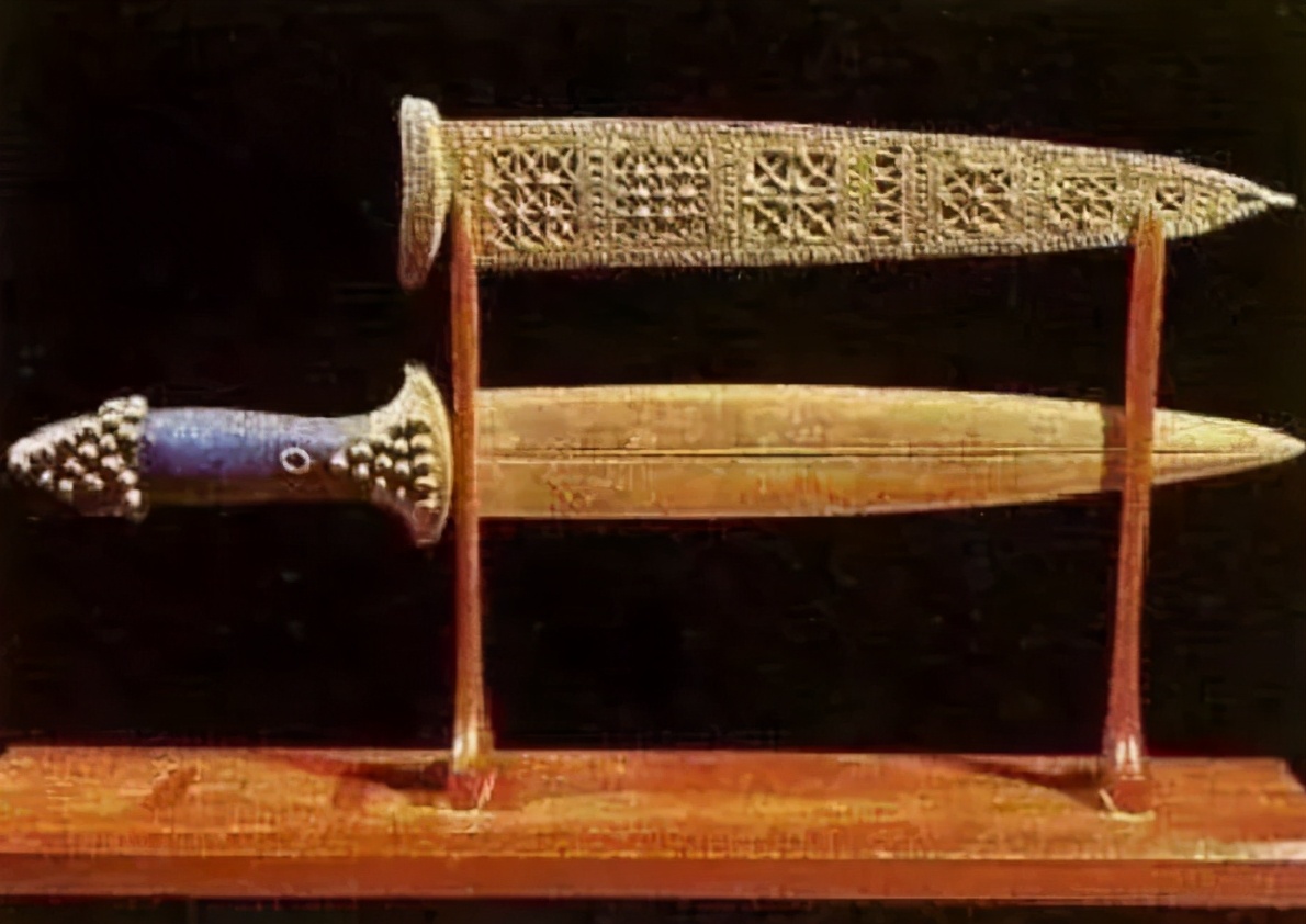 Tutankhamun’s meteoric iron dagger: a royal gift from Mitanni?