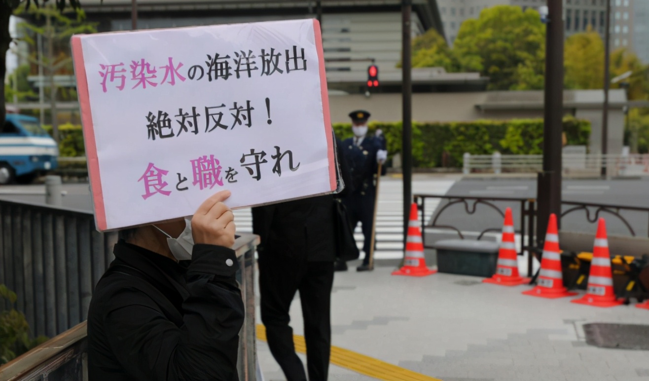 日本民众集会抗议政府新安保战略_凤凰网视频_凤凰网