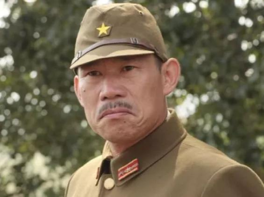 亮剑两配角鬼子专业户面相越来越正义肌肉爆棚很年轻