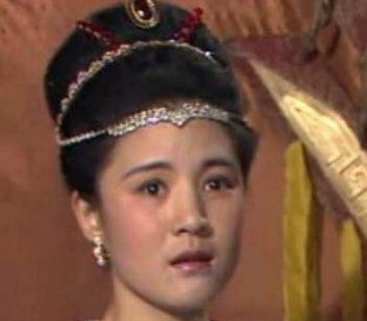 于是徐娅决定改演剧中女二号商青君,也就是剧中武王的贤妻