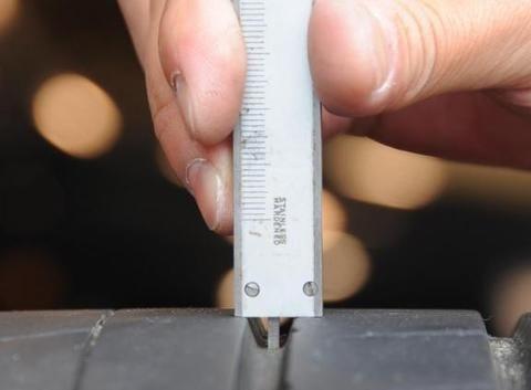 换汽车轮胎的时候,是一次更换4个好,还是换两个好呢?