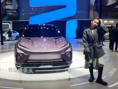 上汽R全新概念车ES33来了，样子很棒还买什么特斯拉？