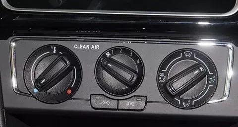 车空调出风口该向上还是向下？