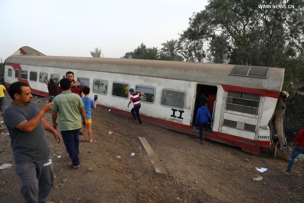 People gather at the site of a train derailment in the Delta city of Toukh, Egypt, on April 18, 2021. At least 97 people were wounded in a train derailment on Sunday in the Delta city of Toukh, north of the Egyptian capital Cairo, the Egyptian Health Ministry said. (Xinhua/Ahmed Gomaa)