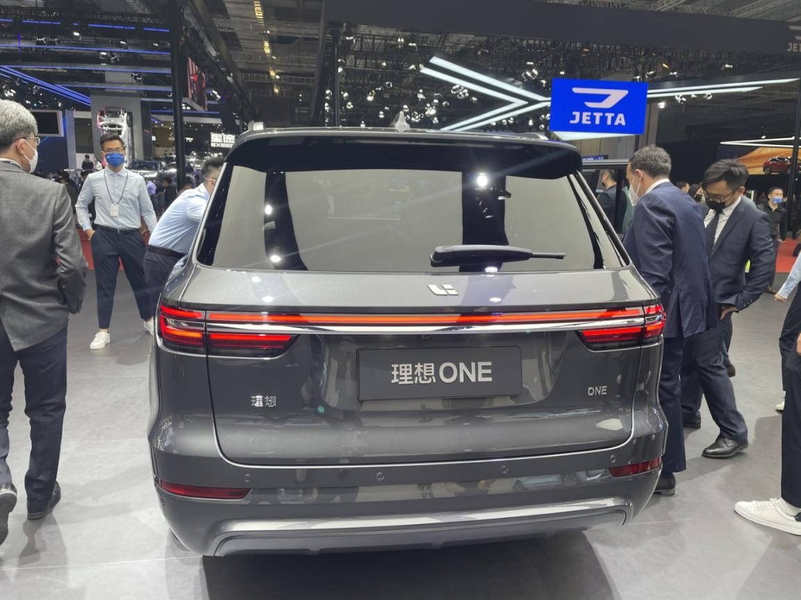 上海车展,值得关注的3款车,理想one展台依旧人头攒动,热度高-新浪汽车