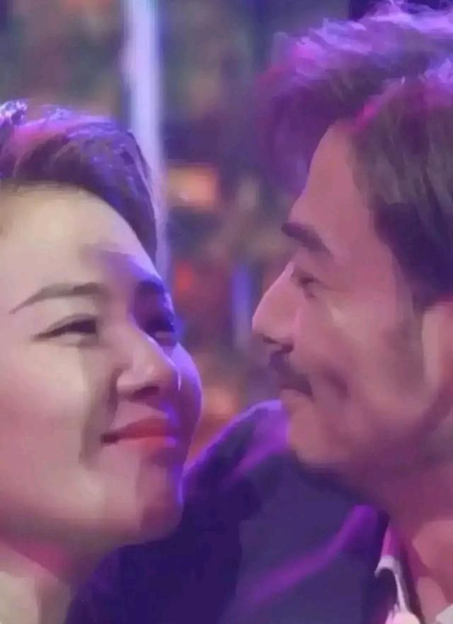 异性明星之间的拥抱,宋轶温馨,刘涛和杨烁过于亲密有故事