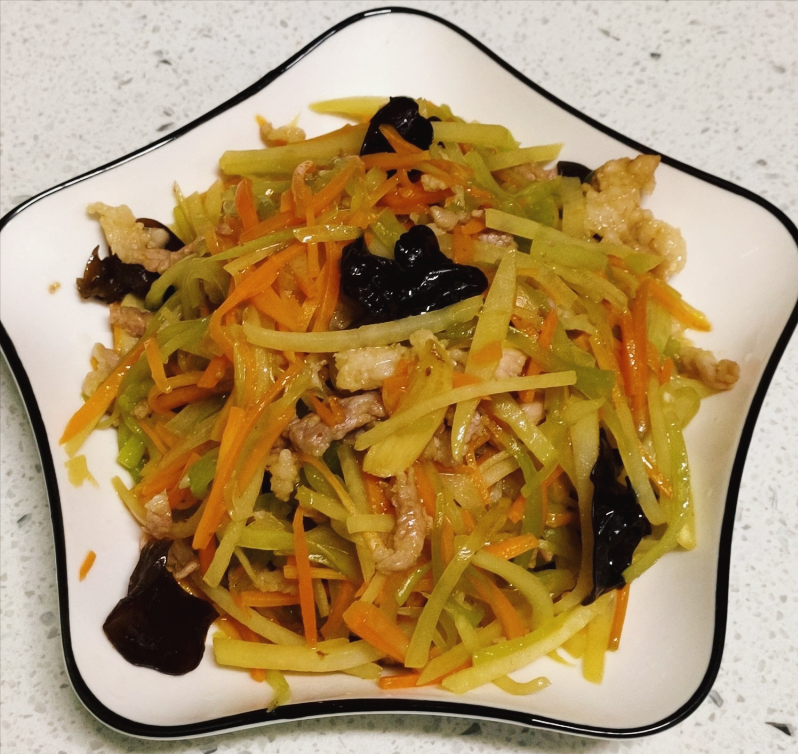 五彩斑斓的瘦肉炒三丝,营养丰富好有食欲