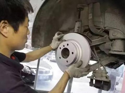 汽车一年跑不到8千公里，还用按公里数保养吗？内行：别被忽悠了