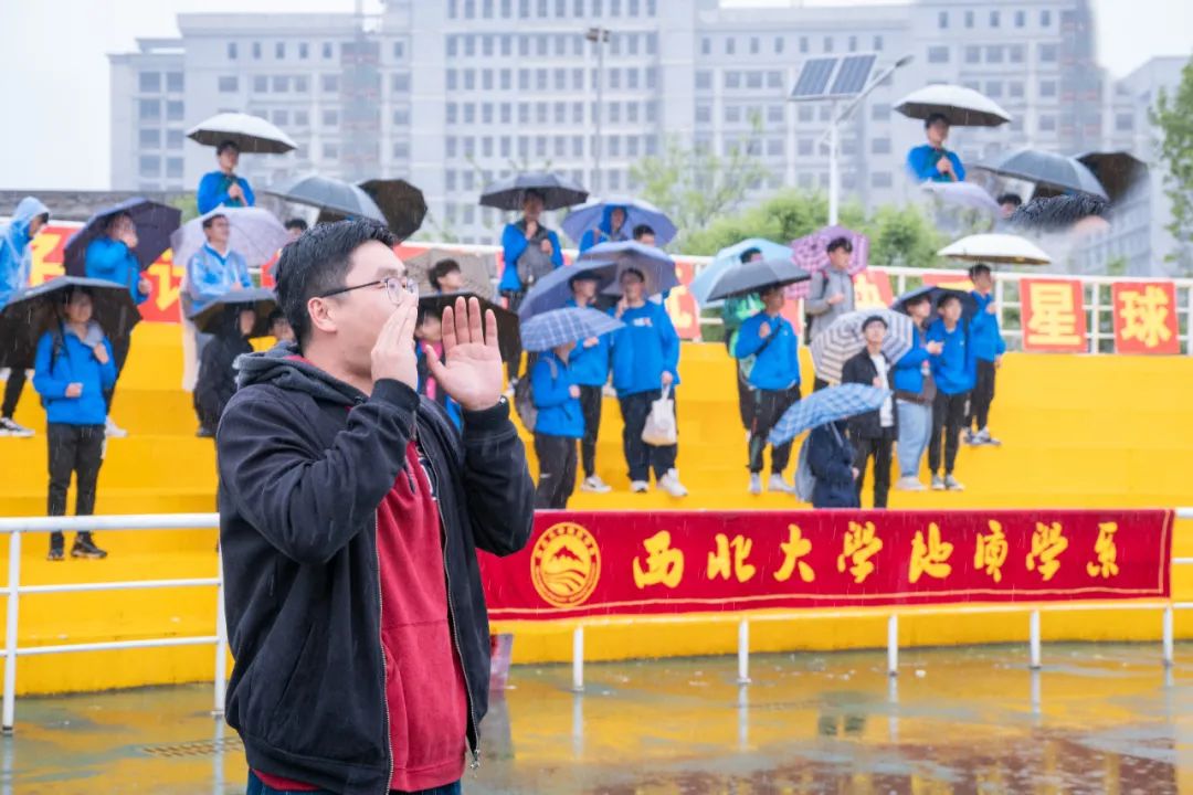 大雨倾盆 | NWU体育场上的你,“yyds”!