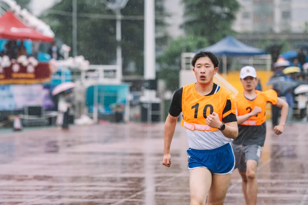大雨倾盆 | NWU体育场上的你,“yyds”!