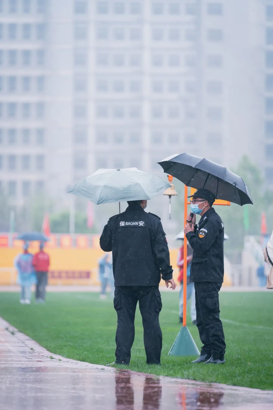 大雨倾盆 | NWU体育场上的你,“yyds”!