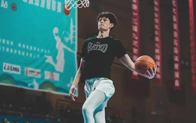 选择发展联盟后，曾凡博首发声：日后为首钢和国家队效力义不容辞