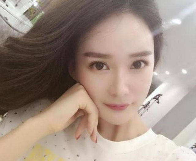 网红卓亨瑜整容成杨幂,大火后嫁豪门,分享儿子近照曝光真实颜值 网红卓亨瑜整容成杨幂,大火后嫁豪门,分享儿子近照曝光真实颜值