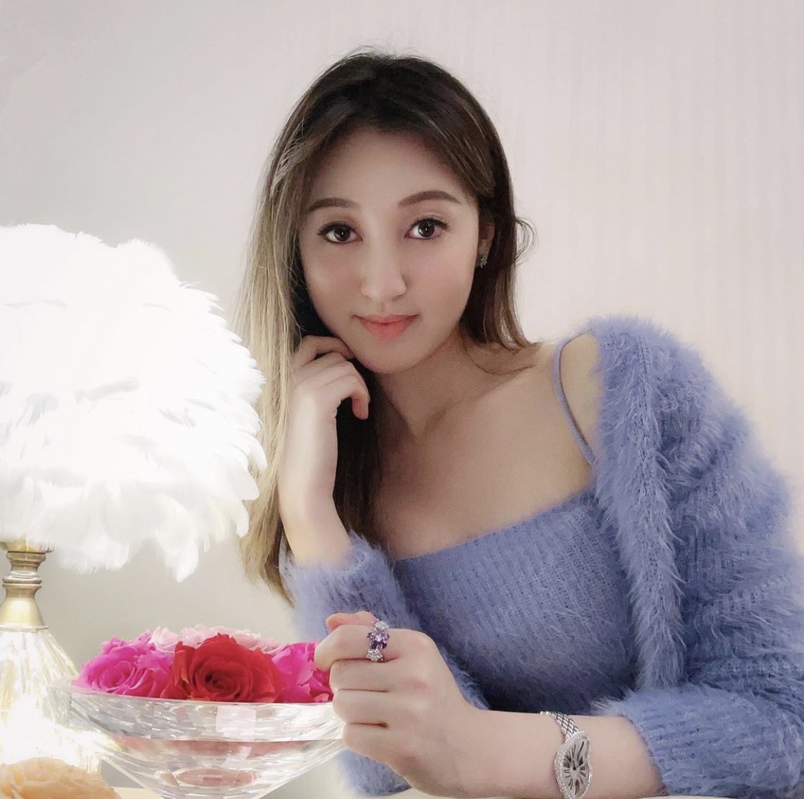 何艳娟离职TVB无心再复出,投资买画生活