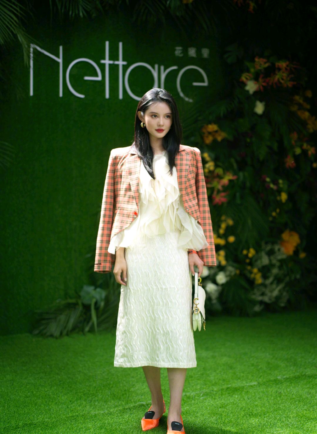 穿腻了简约的黑白灰,清新简约还显白的穿搭更值得一试 穿腻了简约的黑白灰,清新简约还显白的穿搭更值得一试