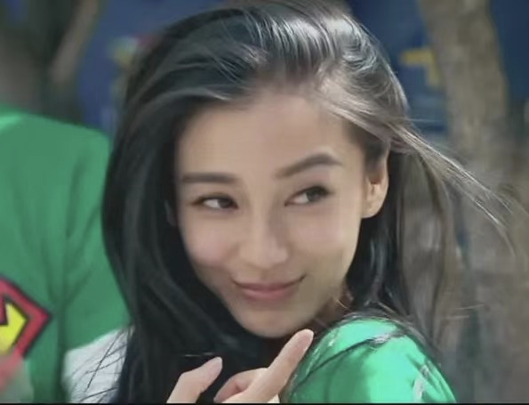 看《奔跑吧》近距离镜头,杨颖的脸终究还是崩了 看《奔跑吧》近距离镜头,杨颖的脸终究还是崩了