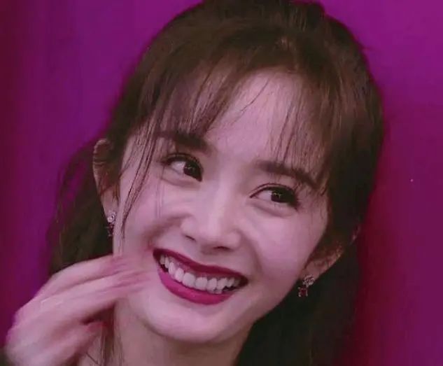 看《奔跑吧》近距离镜头,杨颖的脸终究还是崩了 看《奔跑吧》近距离镜头,杨颖的脸终究还是崩了