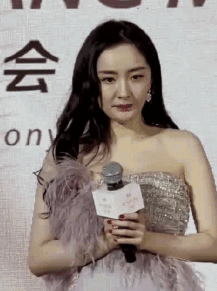 看《奔跑吧》近距离镜头,杨颖的脸终究还是崩了 看《奔跑吧》近距离镜头,杨颖的脸终究还是崩了