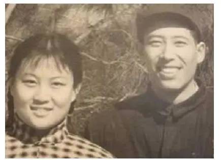 他患癌去世,所演喜剧受大众好评,生前跟妻子恩爱多年