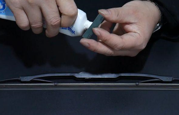 为什么雨刮总是刮不干净？老司机支招，轻松保持视野明亮