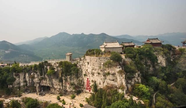 摩崖巨刻“寿”字。视觉中国图