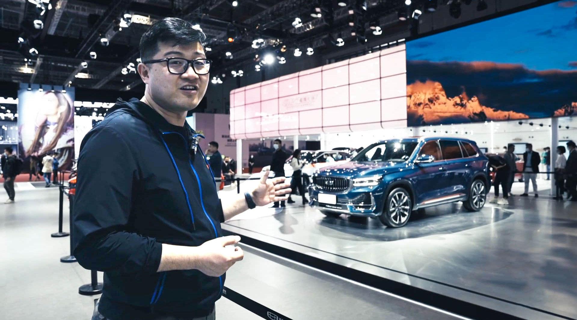 超大无框三连屏……