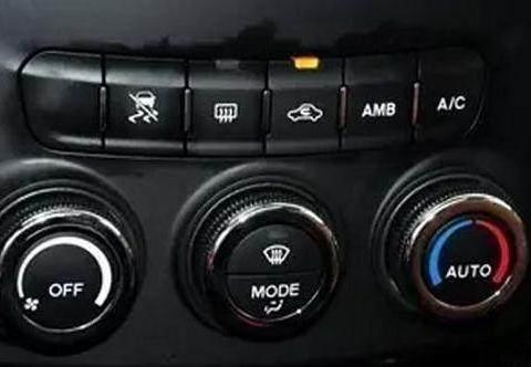 夏天开空调车里有异味儿？告诉你个小窍门轻松告别车内异味