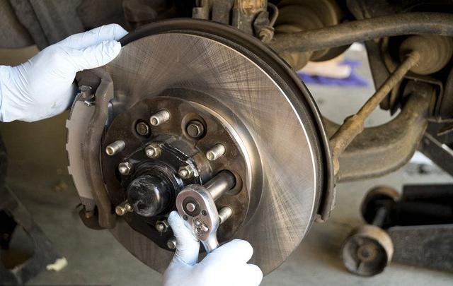 刹车片更换标准」汽车刹车片多久换一次