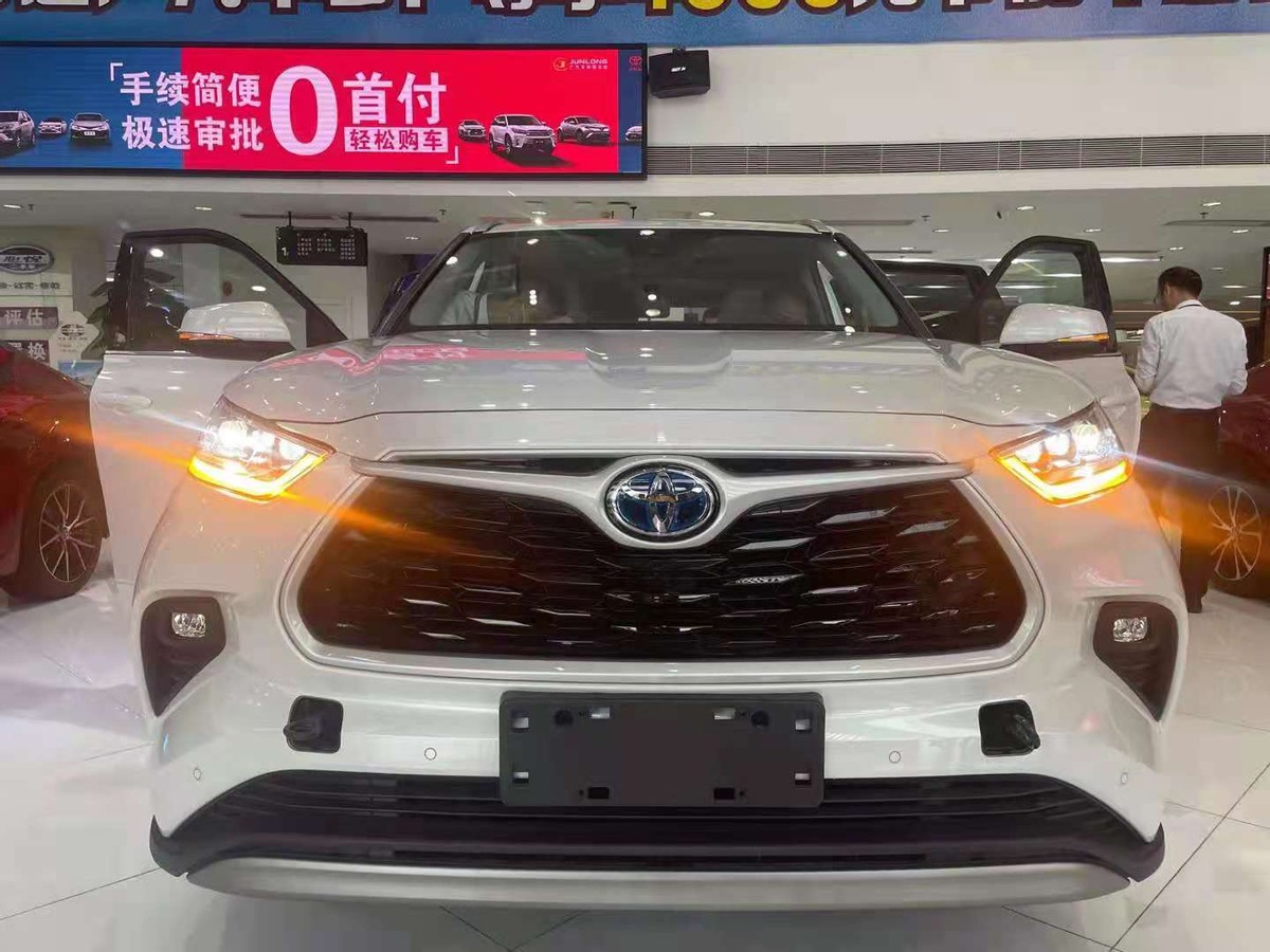 新一代汉兰达抢先探店,更大更省油,贵多少没所谓了