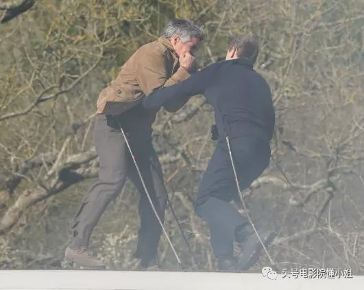 阿汤哥59岁还在玩命!《碟中谍7》再曝片场照,火车顶上真人快打休闲区蓝鸢梦想 - Www.slyday.coM 阿汤哥59岁还在玩命!《碟中谍7》再曝片场照,火车顶上真人快打休闲区蓝鸢梦想 - Www.slyday.coM