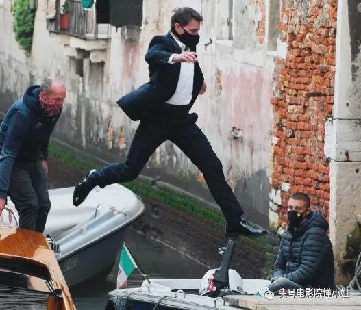 阿汤哥59岁还在玩命!《碟中谍7》再曝片场照,火车顶上真人快打休闲区蓝鸢梦想 - Www.slyday.coM 阿汤哥59岁还在玩命!《碟中谍7》再曝片场照,火车顶上真人快打休闲区蓝鸢梦想 - Www.slyday.coM