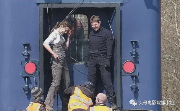 阿汤哥59岁还在玩命!《碟中谍7》再曝片场照,火车顶上真人快打休闲区蓝鸢梦想 - Www.slyday.coM 阿汤哥59岁还在玩命!《碟中谍7》再曝片场照,火车顶上真人快打休闲区蓝鸢梦想 - Www.slyday.coM