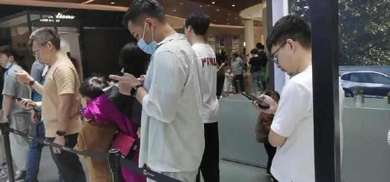 今天开始极氪 001 在北京、上海开始巡展……