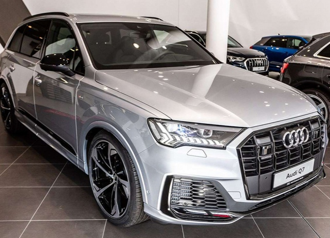 奥迪SUV“王牌”,售价下探50万区间,奥迪Q7进店,比X5霸气
