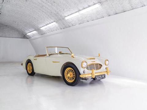 1958年制造的黄金汽车仍可以开，全身许多地方镀了24K黄金