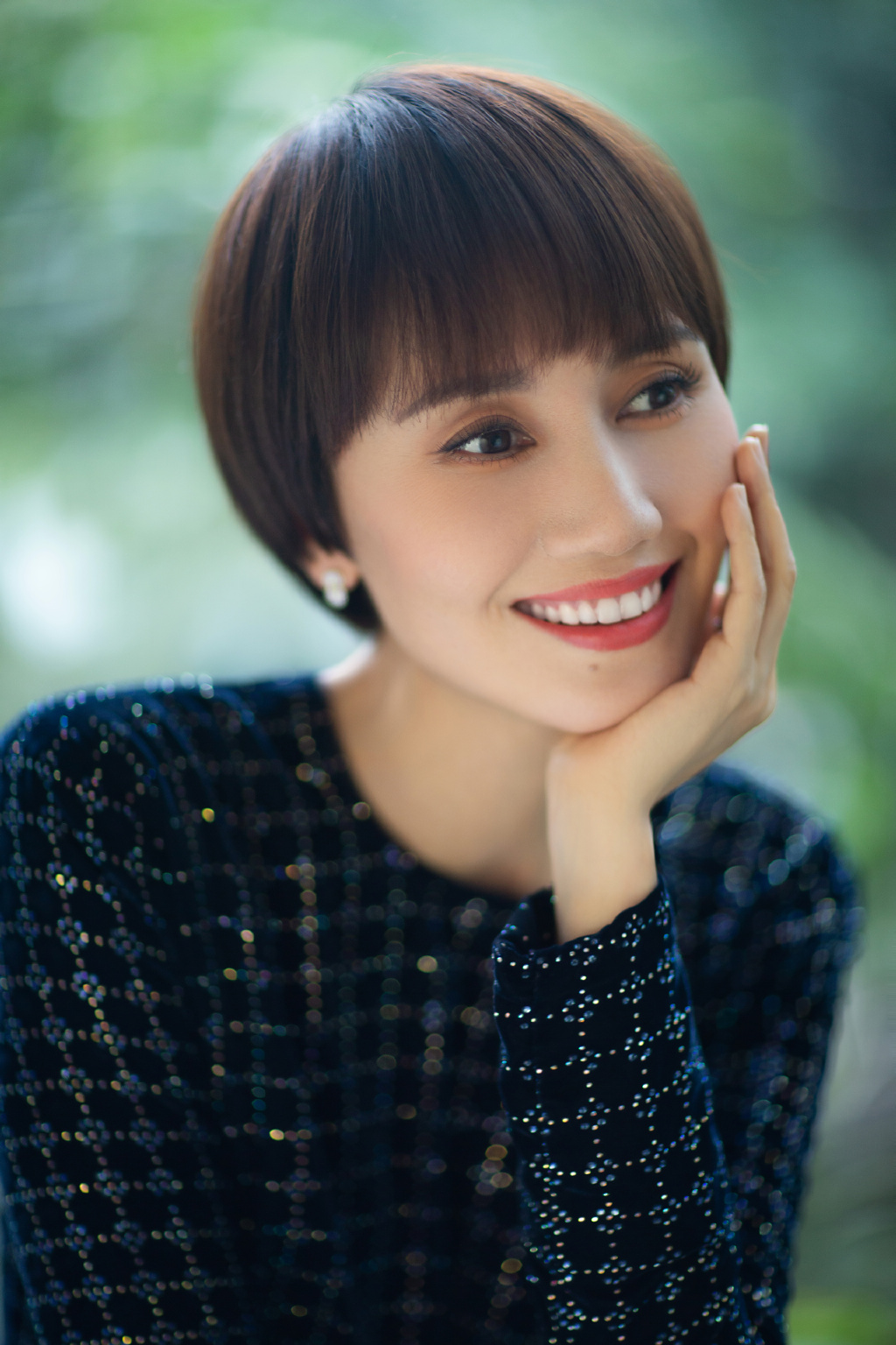 圈内有哪些女星长了一张清纯脸却非得走性感风?