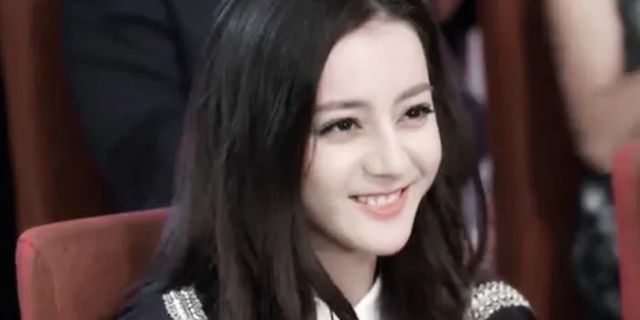 迪丽热巴没整牙之前这么萌?笑起来还有小虎牙