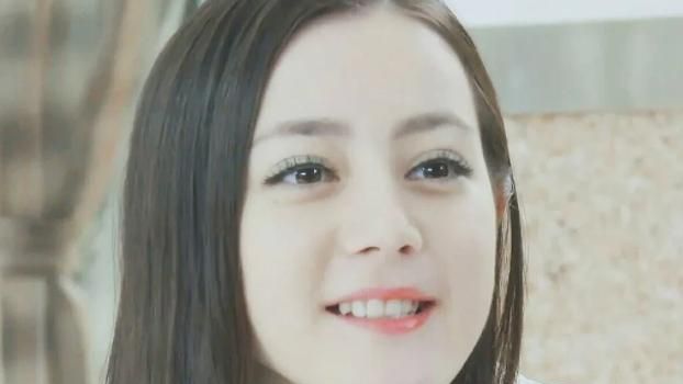 迪丽热巴没整牙之前这么萌?笑起来还有小虎牙