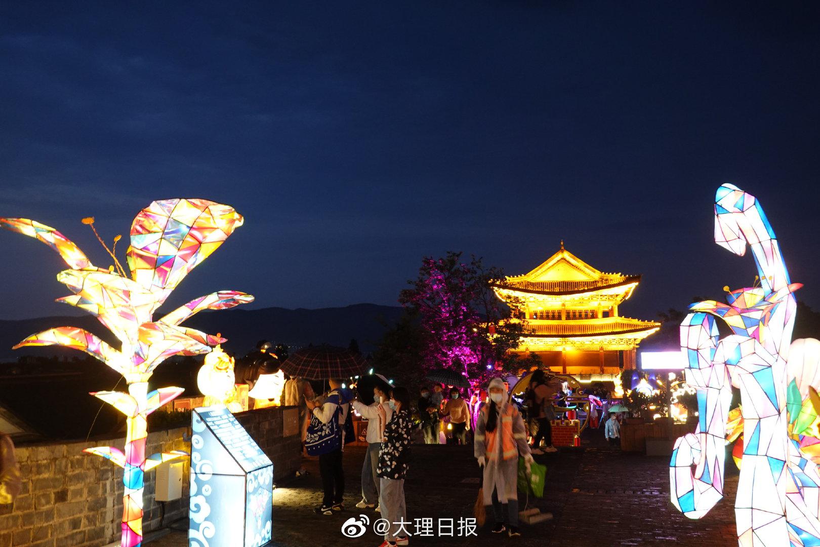 大理古城城墙灯会|大理_新浪新闻