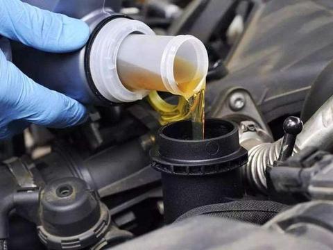 车主多久换一次机油才合适呢？不是行驶5000公里，而是要自己判断