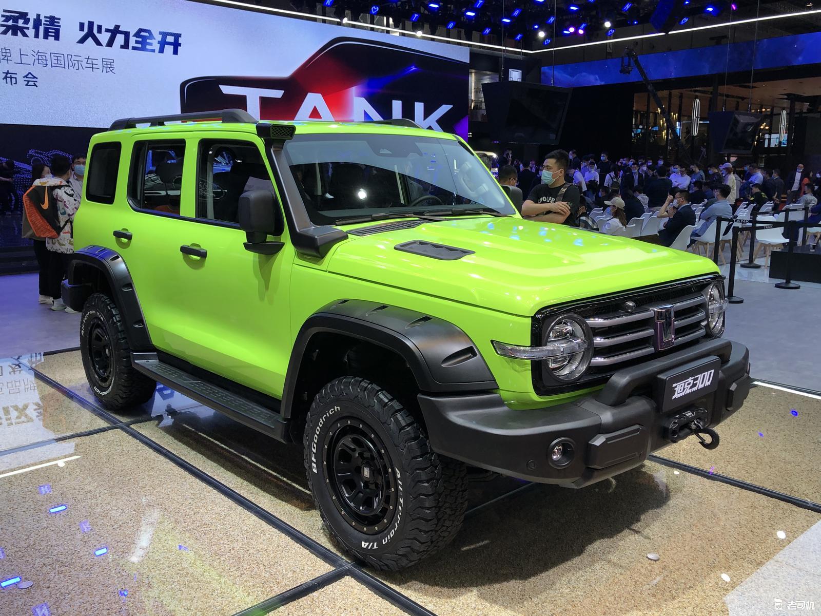 炫酷不输福特bronco!改装版坦克300实拍,宽体车身+绞盘,真霸气