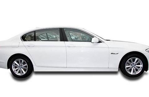 没车的时候觉得黑色好看，买了后发现满大街都是白色的，为什么